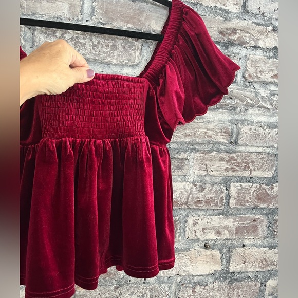 NWT Gorgeous Burgundy wine color velvet  slightly cropped top scalloped sleeves - Picture 10 of 12